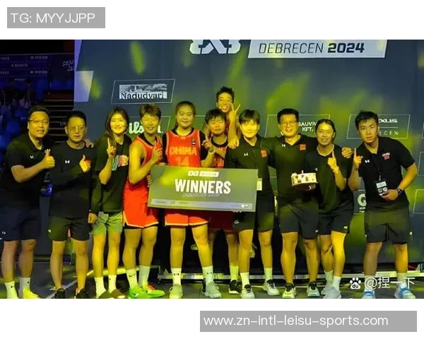 20岁中国球员邓雨婷在美国比赛中表现出色创赛季新高助球队险胜