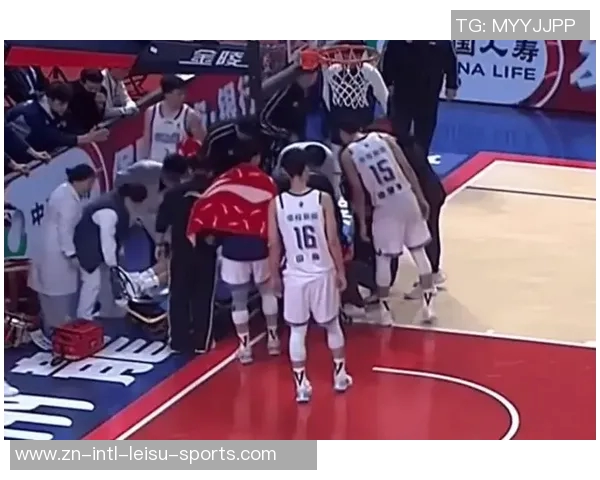 赖俊豪因头部撞击广告板导致颈部扭伤已紧急送医接受治疗