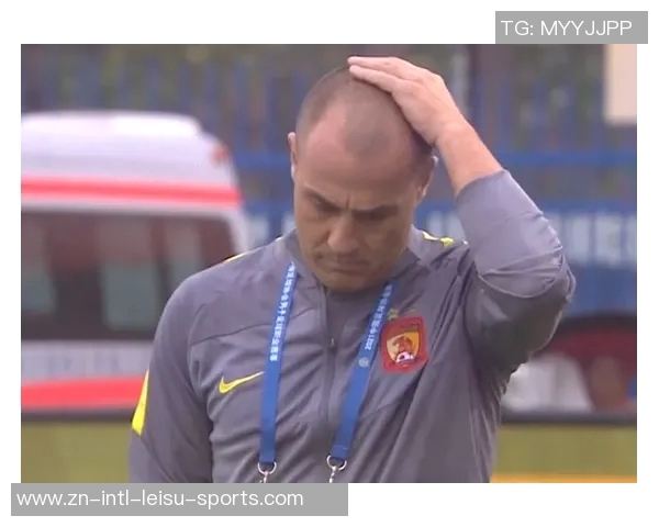 卡西与足球传奇同框出席世界杯抽签活动引发热议